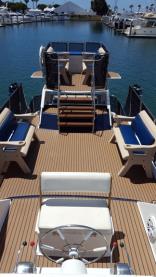 images/Fly-bridge-to-aft.jpg
